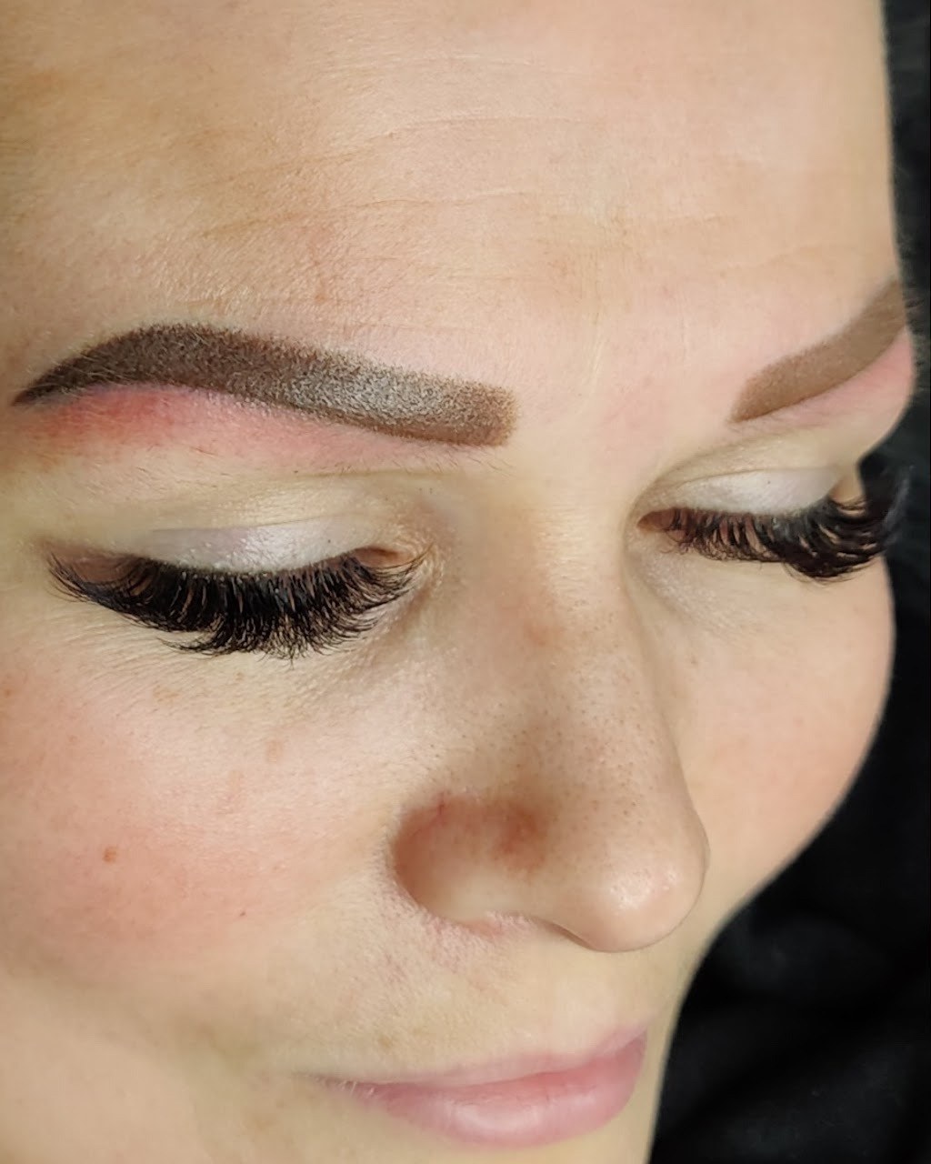 Dezelfde powderbrows van de andere kant gezien